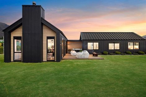 Photo of property in 20 Jacks Point Rise, Jacks Point, Queenstown, 9371