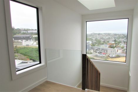 Photo of property in 84 Maupuia Road, Maupuia, Wellington, 6022