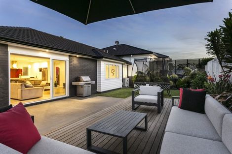 Photo of property in 44b Gilbransen Road, Kumeu, 0810