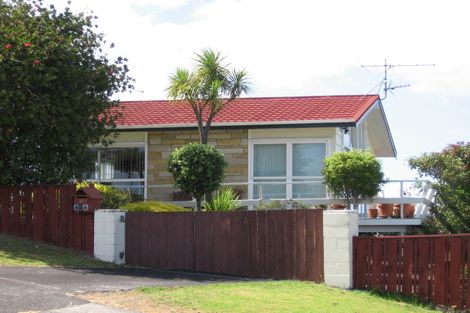 Photo of property in 24 Hadfield Street, Beach Haven, Auckland, 0626