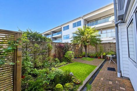 Photo of property in Bay Palms Apartments, 2a/30 Bute Road, Browns Bay, Auckland, 0630