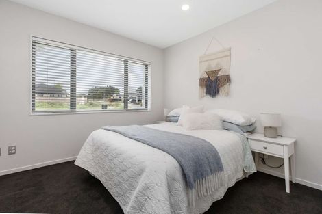Photo of property in 24 Vinistra Road, Kumeu, 0810