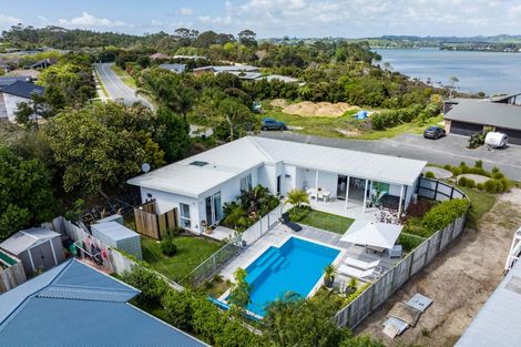 Photo of property in 2 Taimoana Close, Mangawhai Heads, Mangawhai, 0505