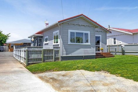 Photo of property in 12 Collins Street, Hawera, 4610