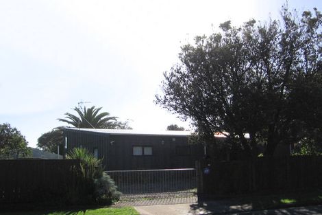 Photo of property in 3 Jane Street, Waikanae Beach, Waikanae, 5036