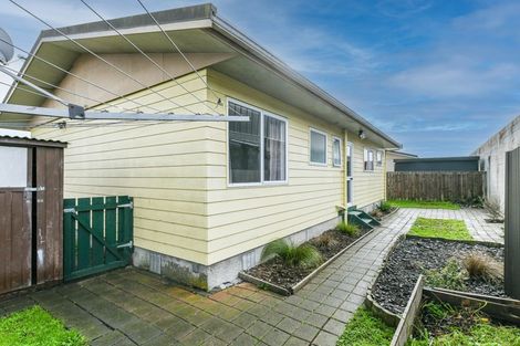 Photo of property in 2/16 Parkers Road, Tahunanui, Nelson, 7011