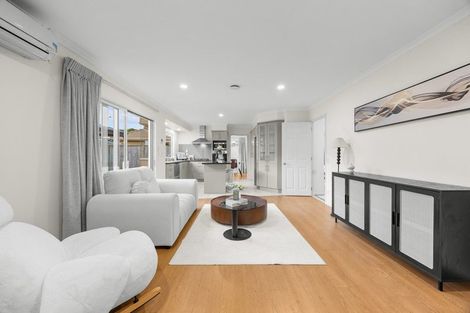 Photo of property in 8 William Woods Court, Flat Bush, Auckland, 2016