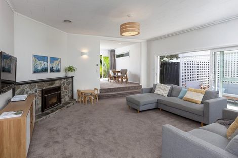 Photo of property in 9 Nugget Grove, Raumati Beach, Paraparaumu, 5032