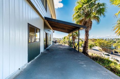 Photo of property in 29 Noeleen Street, Glenfield, Auckland, 0629