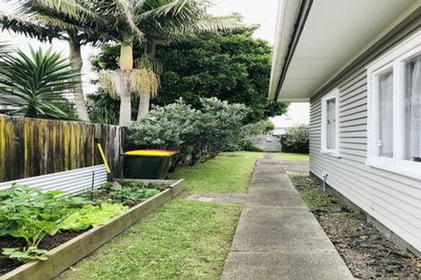 Photo of property in 119 Te Atatu Road, Te Atatu South, Auckland, 0610