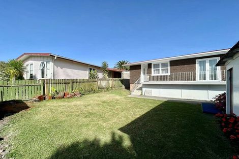 Photo of property in 12 Keats Place, Blockhouse Bay, Auckland, 0600