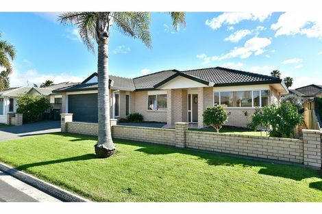 Photo of property in 16 Dan Tori Place, Orewa, 0931