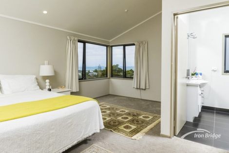 Photo of property in 4/431 East Coast Road, Mairangi Bay, Auckland, 0630