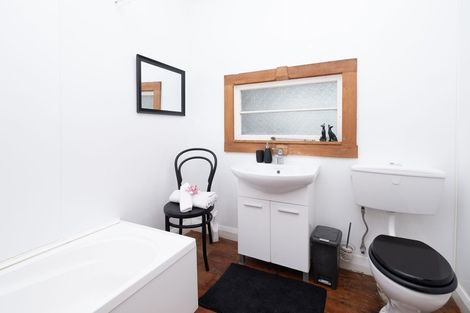 Photo of property in 34 Bedford Street, Eltham, 4322