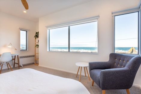 Photo of property in 394 The Esplanade, Island Bay, Wellington, 6023