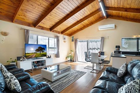 Photo of property in 4/28 Islington Avenue, New Lynn, Auckland, 0600