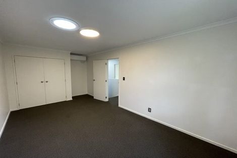 Photo of property in 29 Verdale Circle, Glen Eden, Auckland, 0602