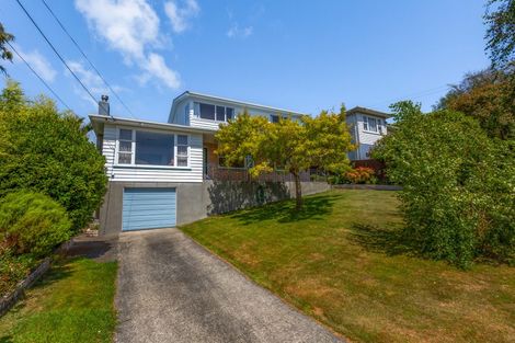 Photo of property in 5 Magdalen Street, Tawa, Wellington, 5028