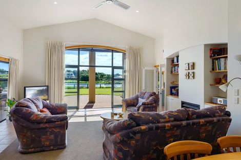 Photo of property in 7 Marewa Place, Waikanae Beach, Waikanae, 5036