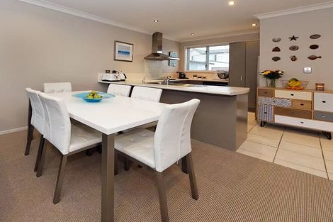 Photo of property in 9l Clearwater Cove, West Harbour, Auckland, 0618