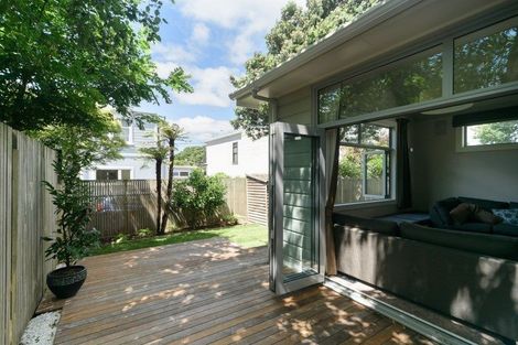 Photo of property in 12 Burnell Avenue, Thorndon, Wellington, 6011