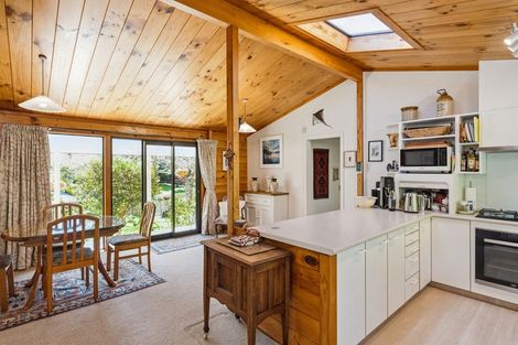 Photo of property in 31 Walton Avenue, Waikanae, 5036