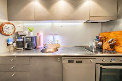 Photo of property in Gerondis Bldg Apartments, 206/60 Willis Street, Wellington Central, Wellington, 6011