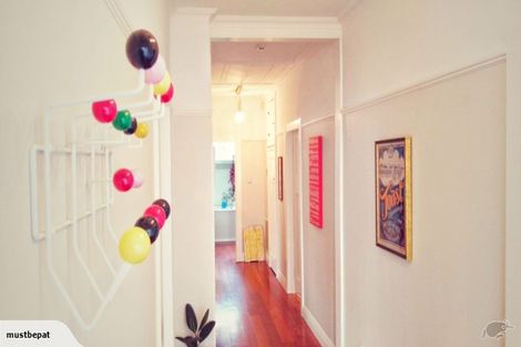 Photo of property in 18 Fernlea Avenue, Karori, Wellington, 6012