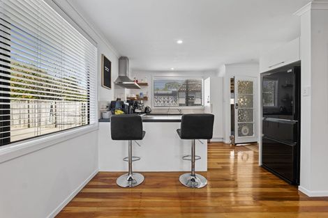 Photo of property in 14 Bromley Place, Westown, New Plymouth, 4310