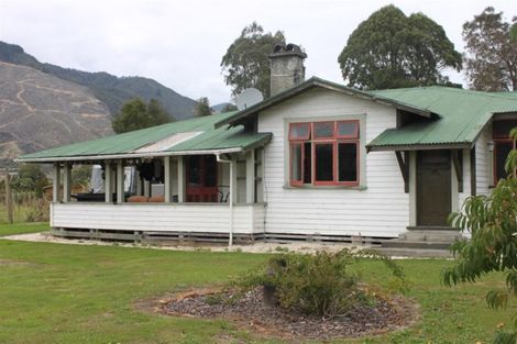 Photo of property in 97 Fairfax Street, Murchison, 7007