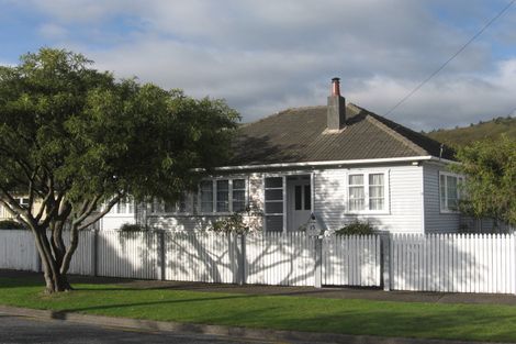 Photo of property in 15 Hodgins Grove, Naenae, Lower Hutt, 5011