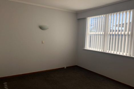 Photo of property in 8-10 Roslyn Road, Mount Wellington, Auckland, 1060