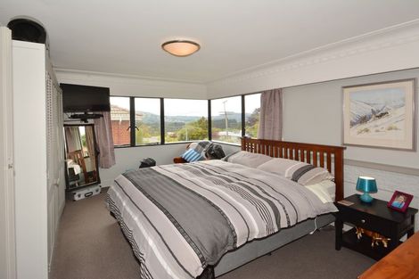 Photo of property in 18 Derwent Street, Helensburgh, Dunedin, 9010