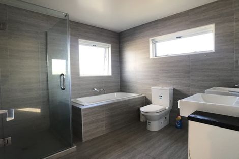 Photo of property in 103 Medallion Drive, Oteha, Auckland, 0632