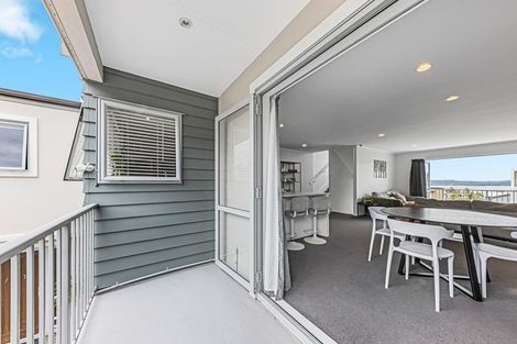 Photo of property in 2/143a Wiseley Road, West Harbour, Auckland, 0618