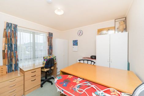 Photo of property in 3 Logan Place, Kelvin Grove, Palmerston North, 4414