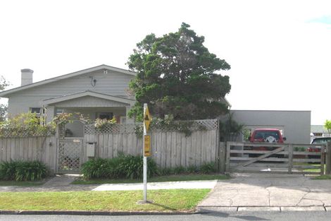 Photo of property in 73 Lynwood Road, New Lynn, Auckland, 0600