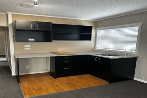 Photo of property in 100 Flanshaw Road, Te Atatu South, Auckland, 0610