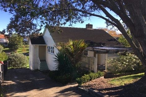 Photo of property in 23 Clairville Crescent, Wai O Taiki Bay, Auckland, 1072