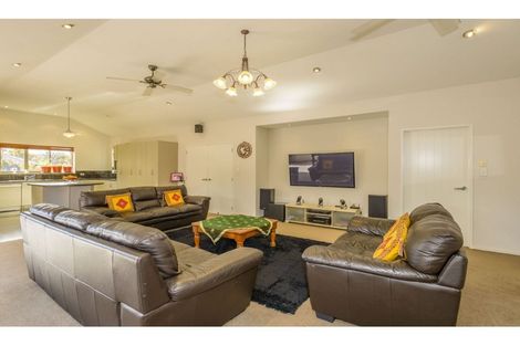 Photo of property in 33 Bottle Lake Drive, Parklands, Christchurch, 8083