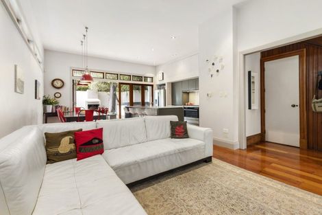 Photo of property in 43 Grove Road, Kelburn, Wellington, 6012