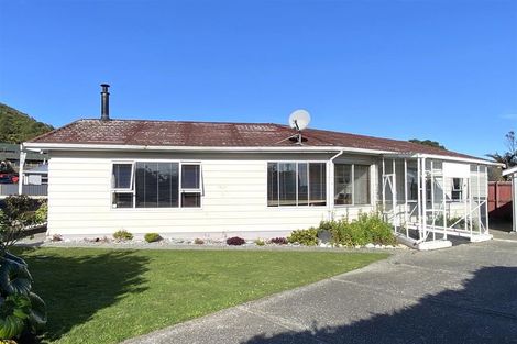 Photo of property in 2 Hewlett Road, Karoro, Greymouth, 7805