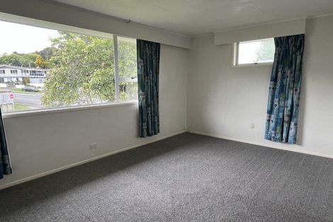Photo of property in 3 Kendal Place, Merrilands, New Plymouth, 4312
