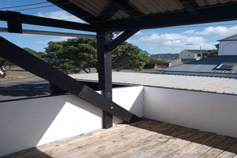 Photo of property in 140 Akaroa Drive, Maupuia, Wellington, 6022