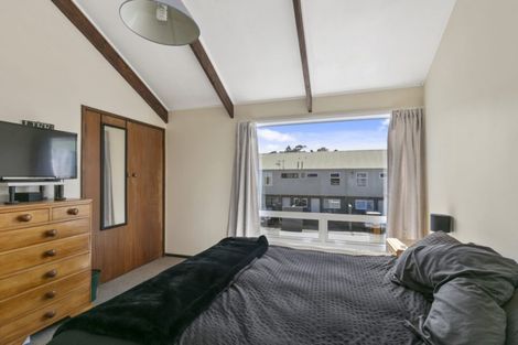 Photo of property in Lynbrae Court Flats, 17/4 Dr Taylor Terrace, Johnsonville, Wellington, 6037