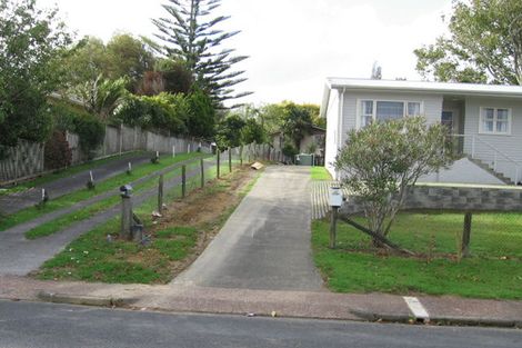 Photo of property in 11 Helleur Road, Massey, Auckland, 0614