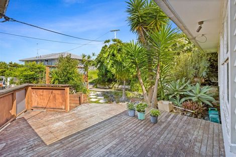 Photo of property in 42 Gordon Avenue, Milford, Auckland, 0620