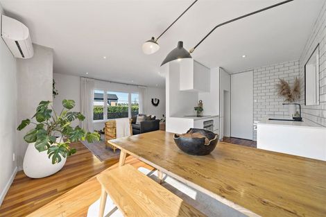 Photo of property in 17 Karamu Street, Te Atatu Peninsula, Auckland, 0610