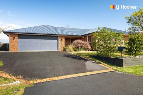 Photo of property in 2 Sunninghurst Drive, Fairfield, Dunedin, 9018