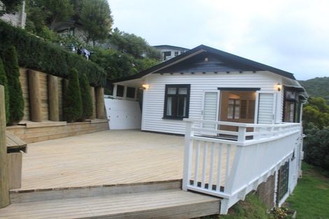 Photo of property in 55 Hungerford Road, Houghton Bay, Wellington, 6023